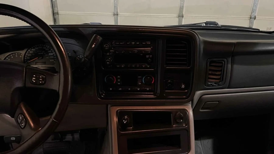 2005 Chevrolet Avalanche - Image 6 of 15