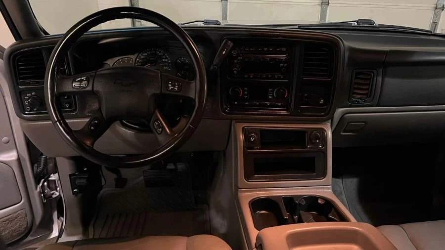 2005 Chevrolet Avalanche - Image 7 of 15