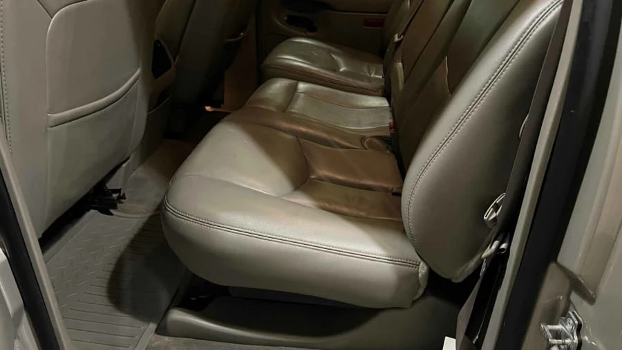 2005 Chevrolet Avalanche - Image 8 of 15