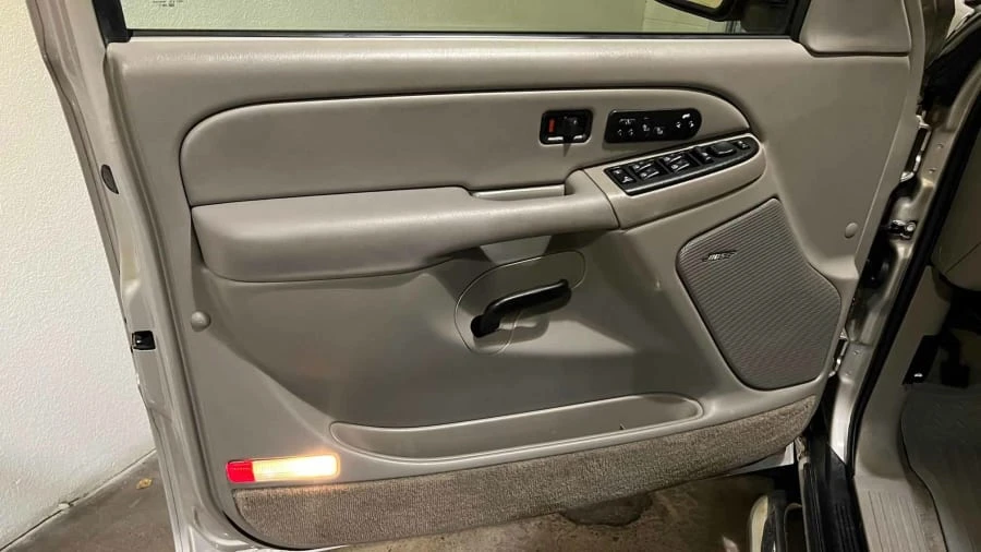 2005 Chevrolet Avalanche - Image 9 of 15