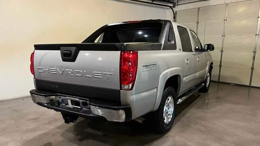 2005 Chevrolet Avalanche - Image 12 of 15