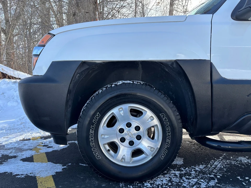 2005 Chevrolet Avalanche - Image 5 of 21