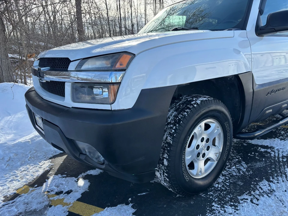 2005 Chevrolet Avalanche - Image 4 of 21