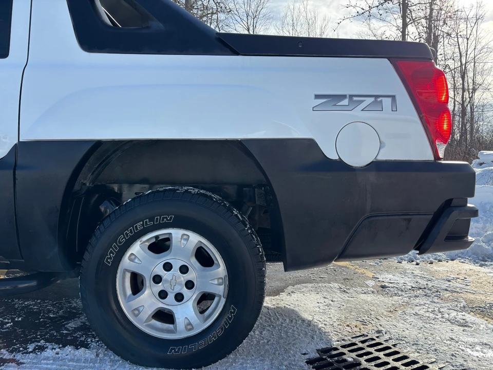2005 Chevrolet Avalanche - Image 8 of 21