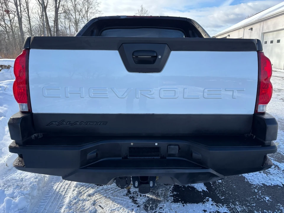 2005 Chevrolet Avalanche - Image 11 of 21