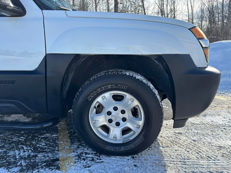 2005 Chevrolet Avalanche - Image 17 of 21