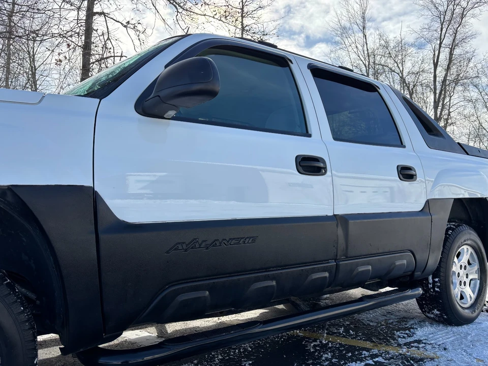 2005 Chevrolet Avalanche - Image 6 of 21