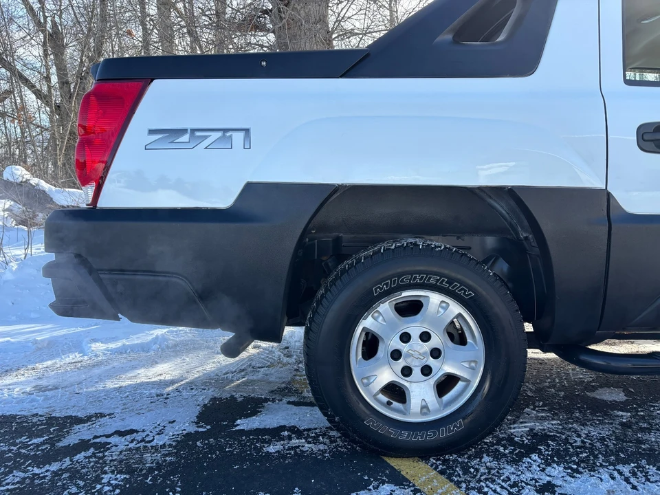 2005 Chevrolet Avalanche - Image 14 of 21