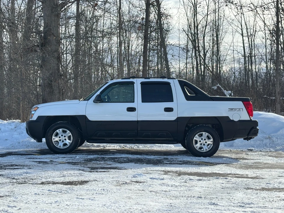 2005 Chevrolet Avalanche - Image 3 of 21
