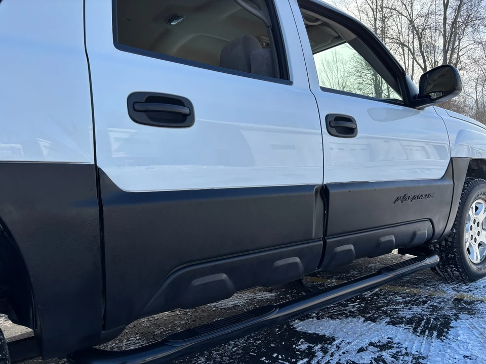 2005 Chevrolet Avalanche - Image 15 of 21