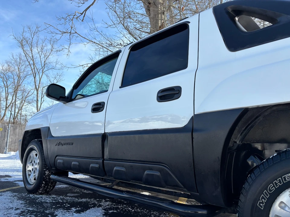 2005 Chevrolet Avalanche - Image 7 of 21