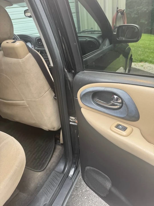 2005 Chevrolet Blazer - Image 9 of 14