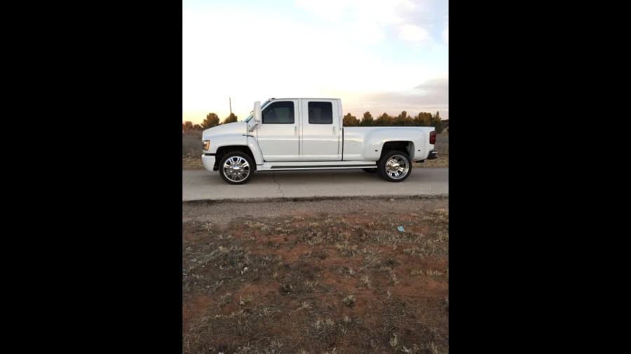 2005 Chevrolet Kodiak - Image 2 of 9