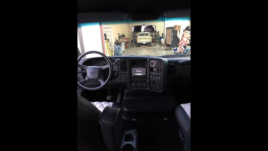 2005 Chevrolet Kodiak - Image 3 of 9