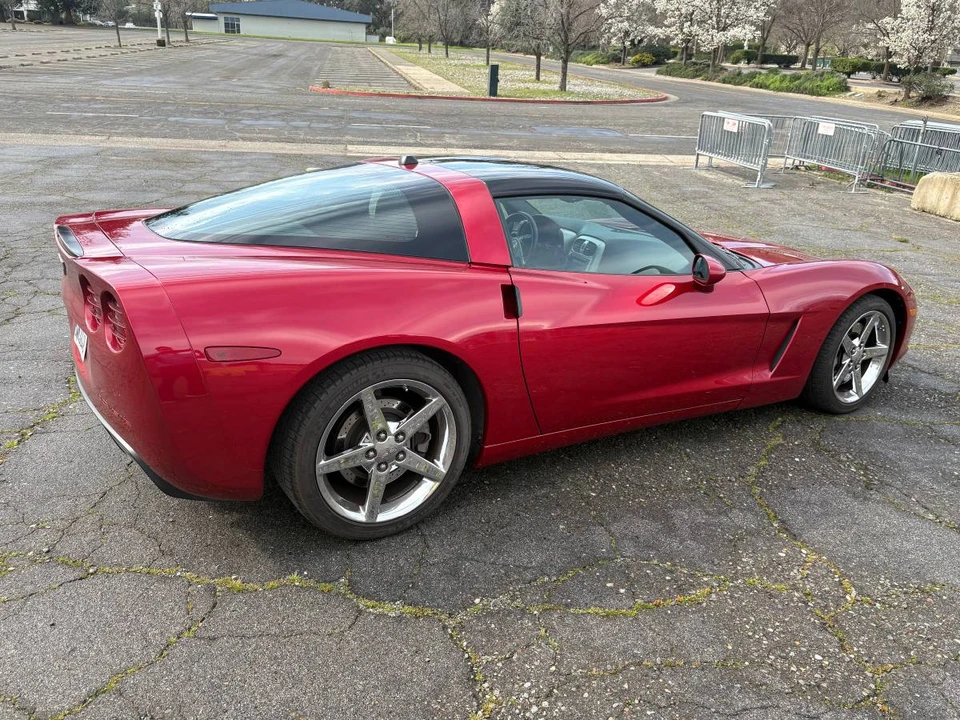 2005 Chevrolet Corvette C6 - Image 2 of 11