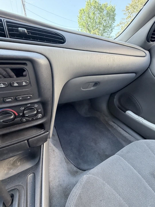 2005 Chevrolet Cavalier - Image 10 of 11