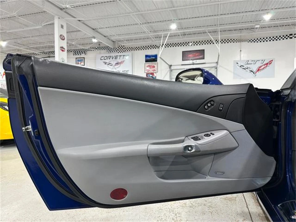 2005 Chevrolet Corvette C6 - Image 13 of 29