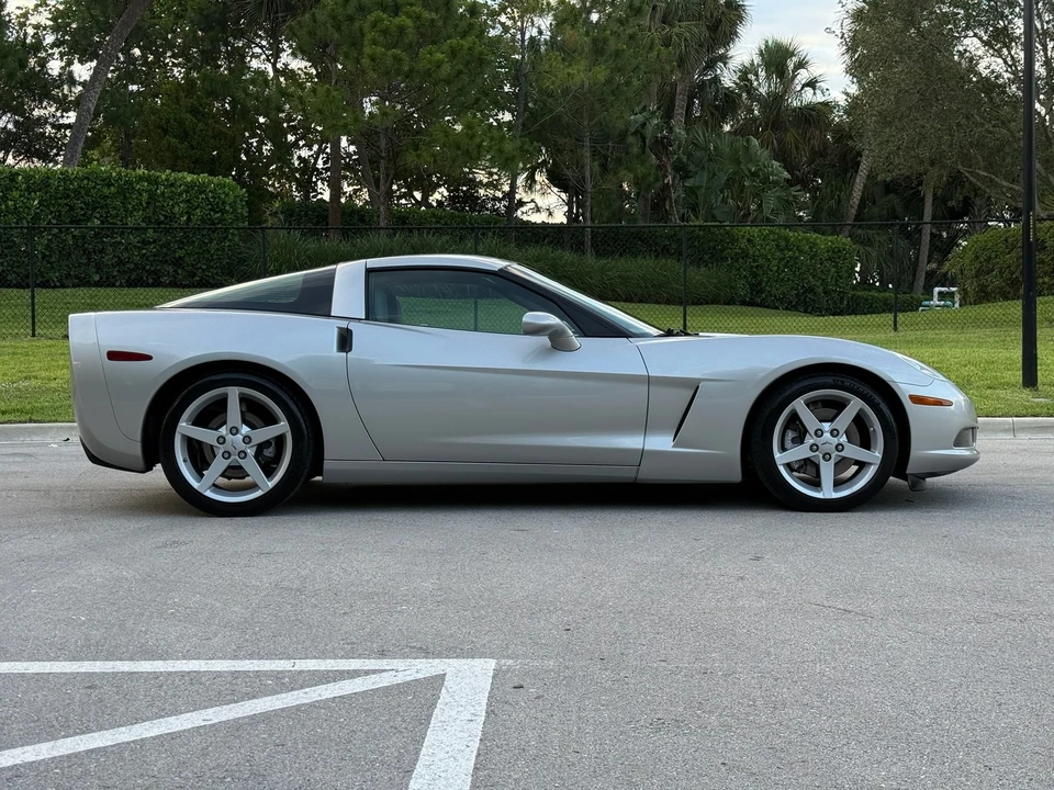 2005 Chevrolet Corvette C6 - Image 11 of 31