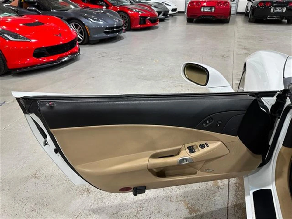 2005 Chevrolet Corvette C6 - Image 14 of 30