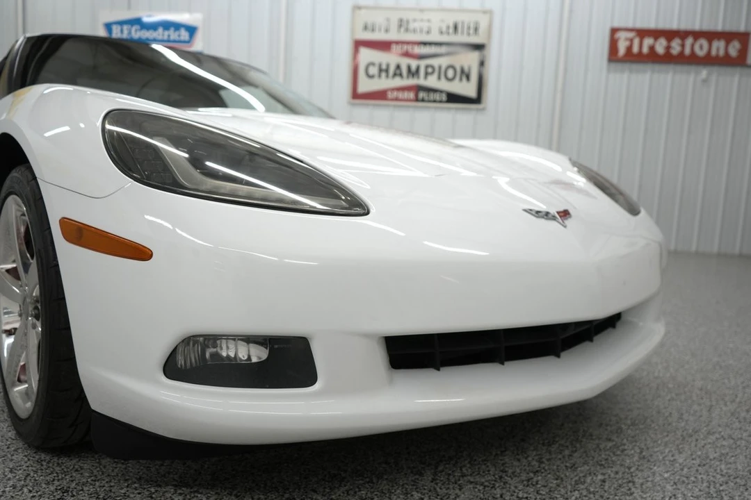 2005 Chevrolet Corvette C6 - Image 24 of 31