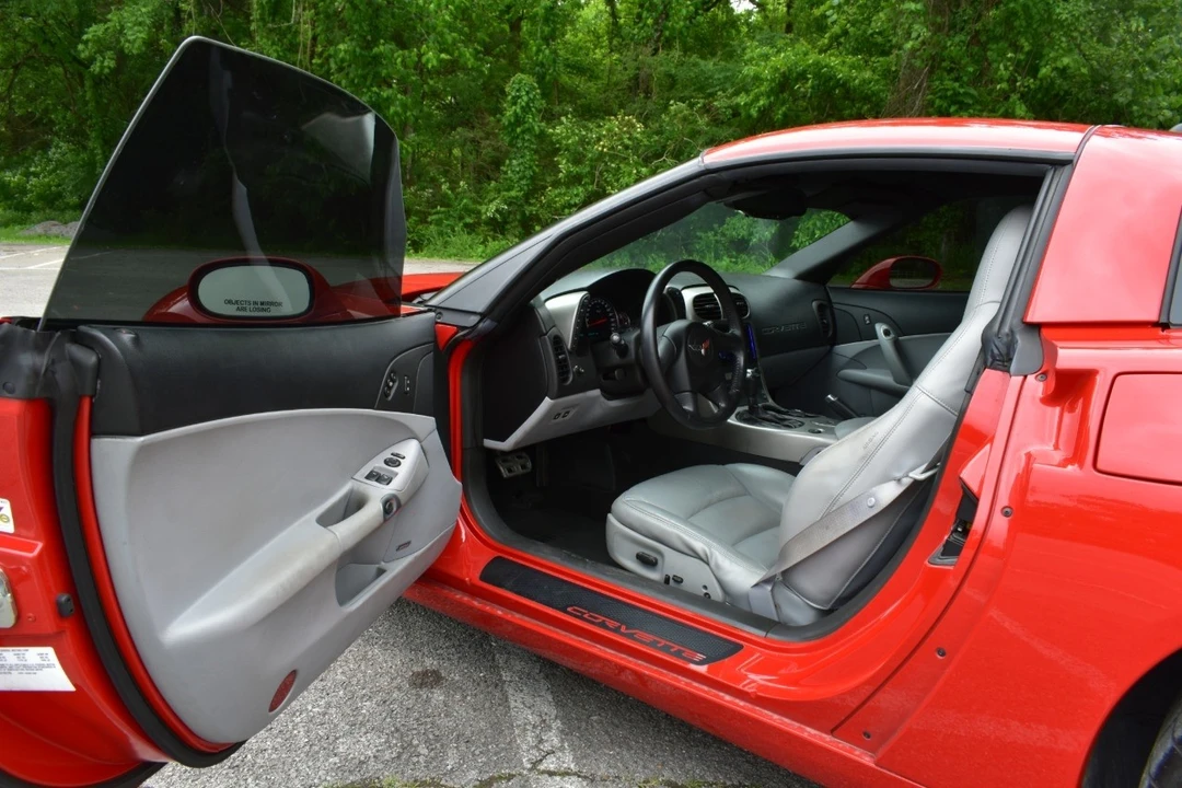 2005 Chevrolet Corvette C6 - Image 18 of 21