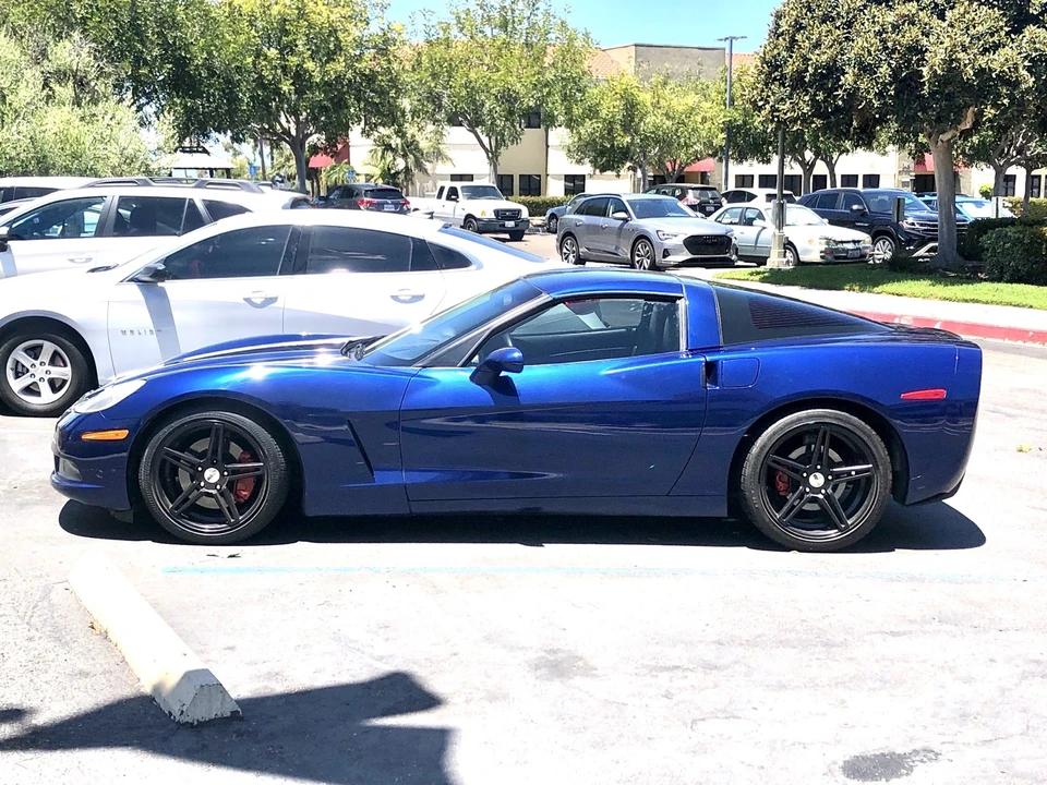 2005 Chevrolet Corvette C6 - Image 2 of 15