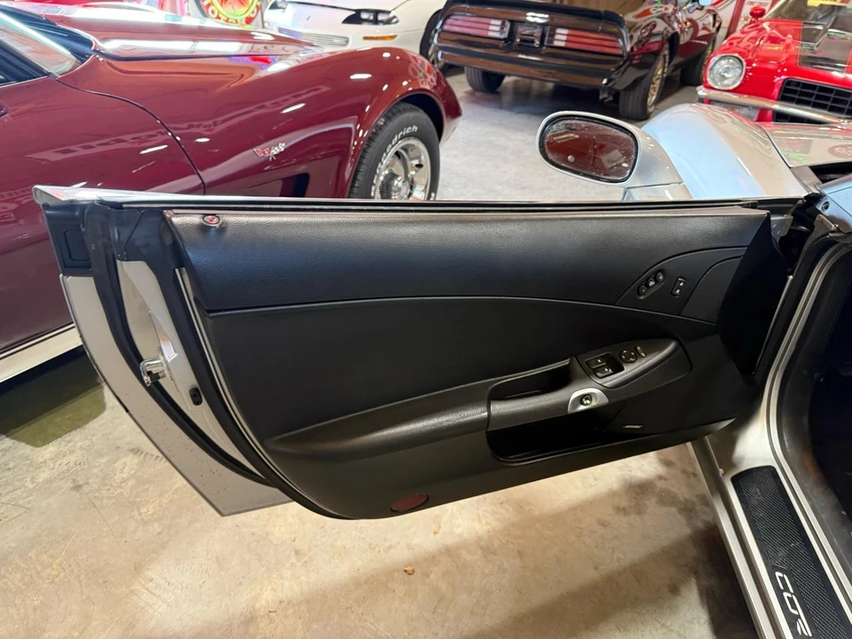 2005 Chevrolet Corvette C6 - Image 15 of 31