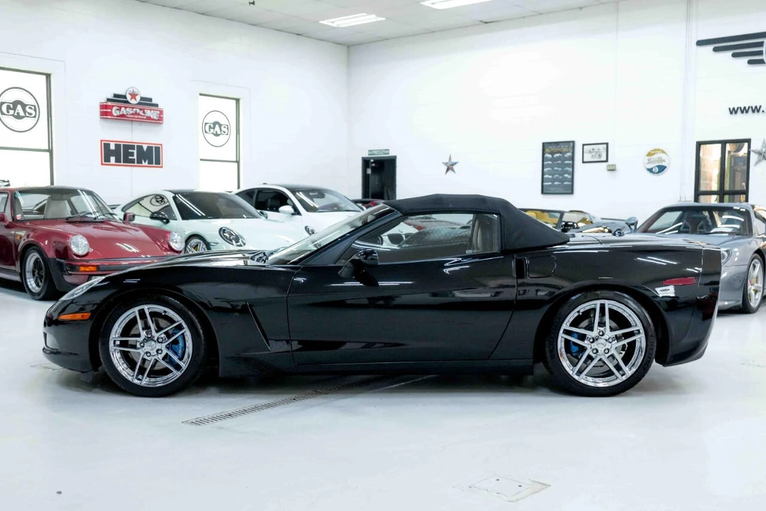 2005 Chevrolet Corvette C6 - Image 16 of 21