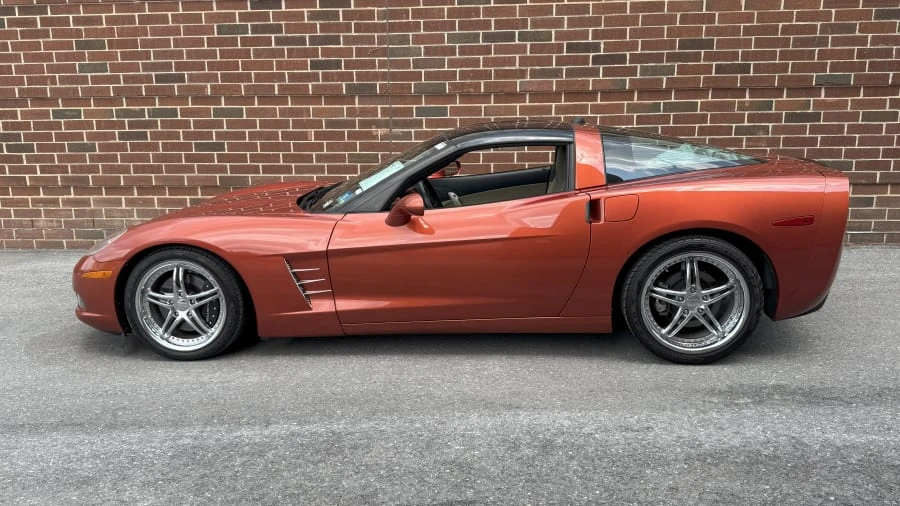 2005 Chevrolet Corvette C6 - Image 2 of 9
