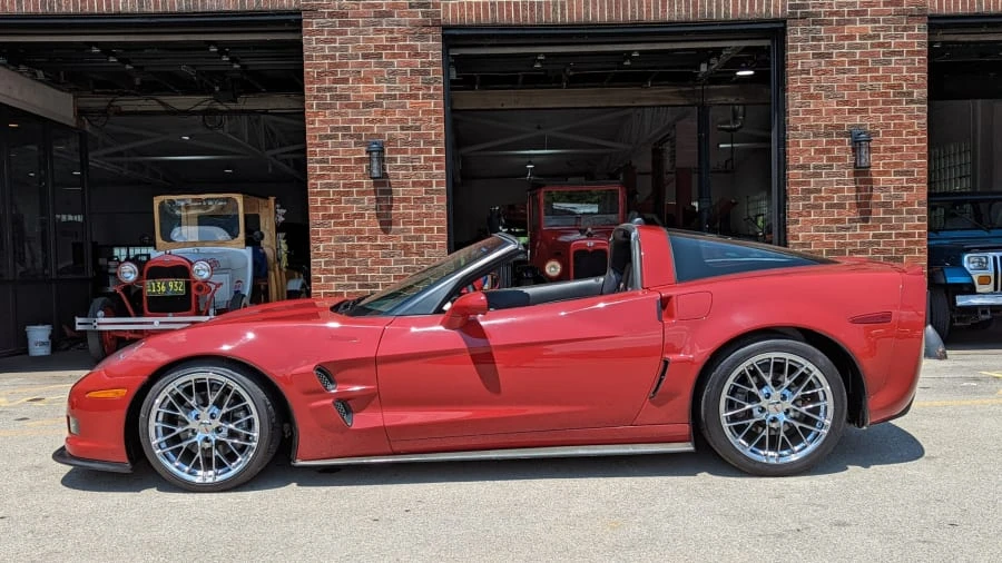 2005 Chevrolet Corvette C6 - Image 2 of 15