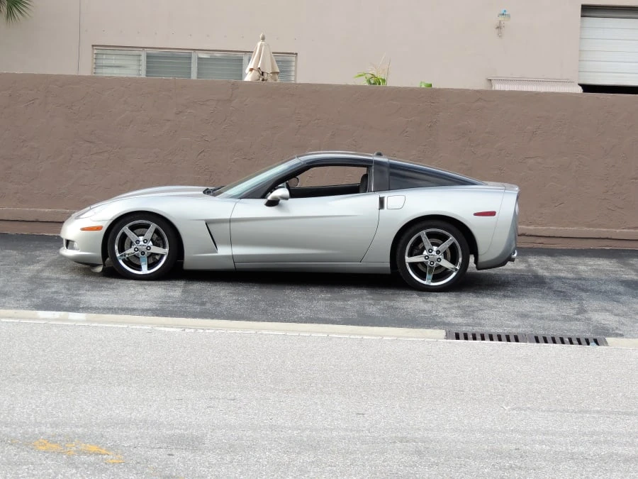 2005 Chevrolet Corvette C6 - Image 2 of 12