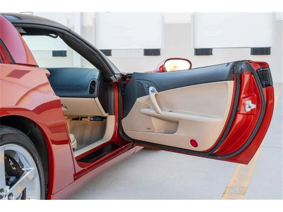 2005 Chevrolet Corvette C6 - Image 2 of 11