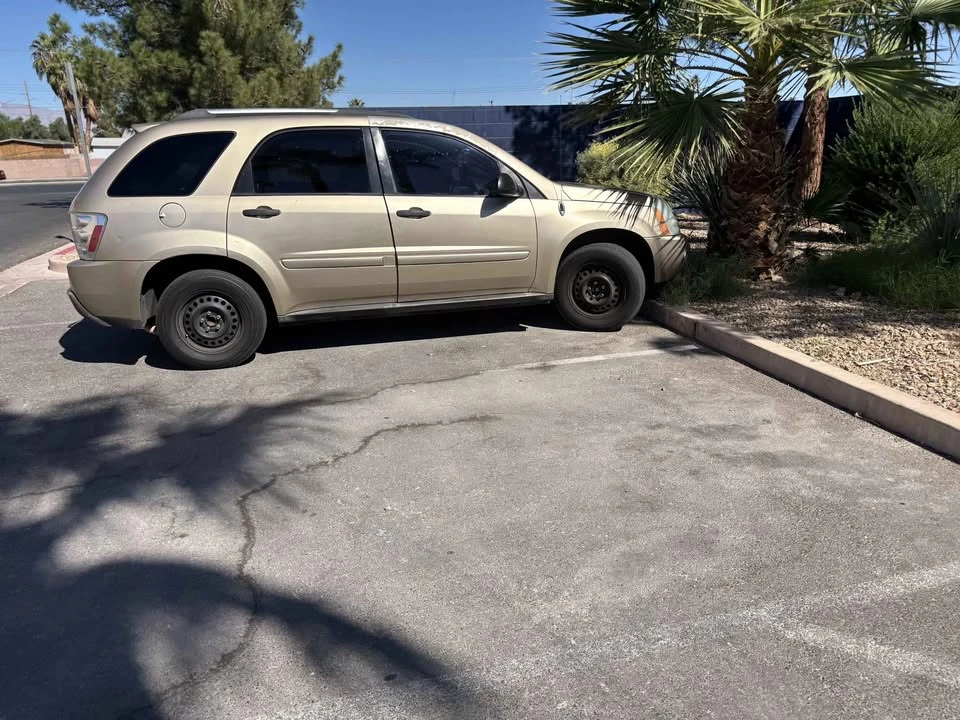 2005 Chevrolet Equinox - Image 2 of 13