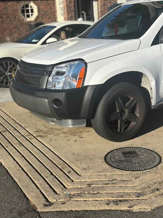 2005 Chevrolet Equinox - Image 2 of 4