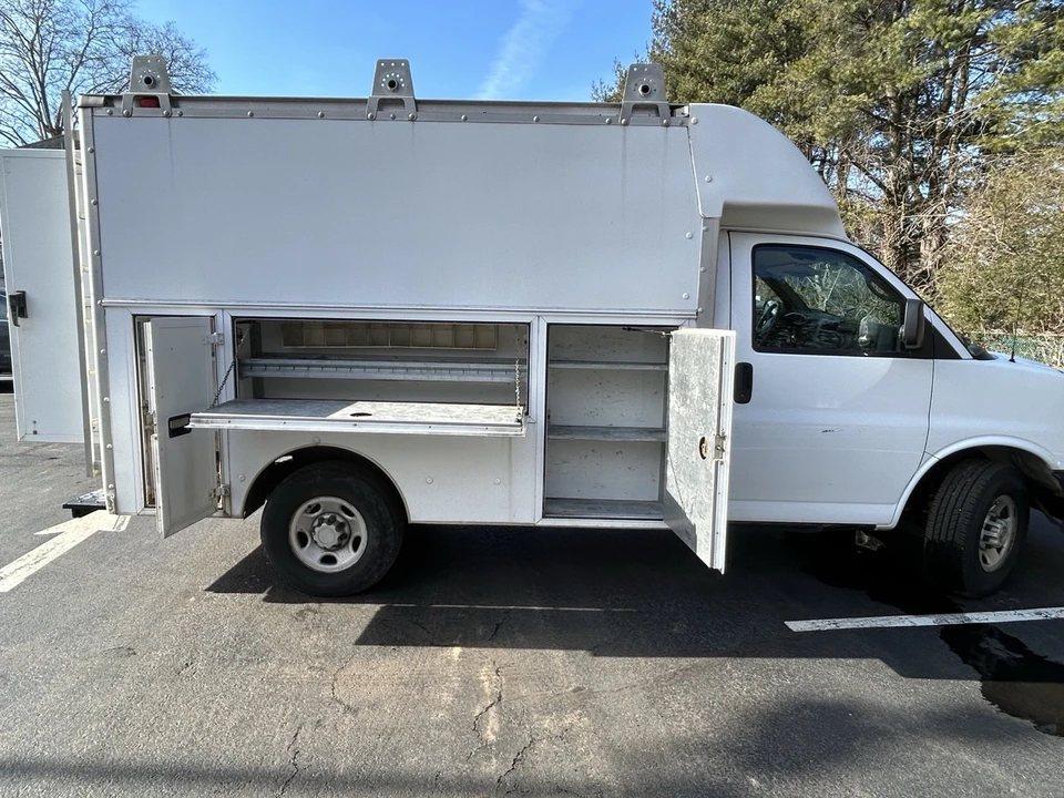2005 Chevrolet Express - Image 5 of 10