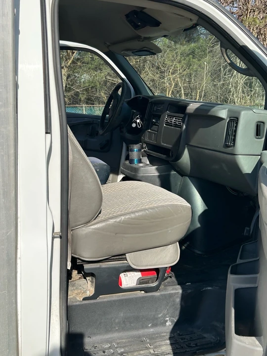 2005 Chevrolet Express - Image 8 of 10