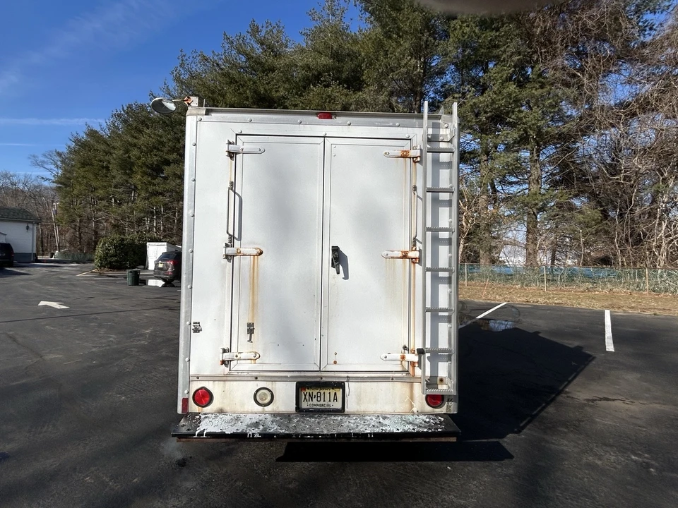 2005 Chevrolet Express - Image 10 of 10