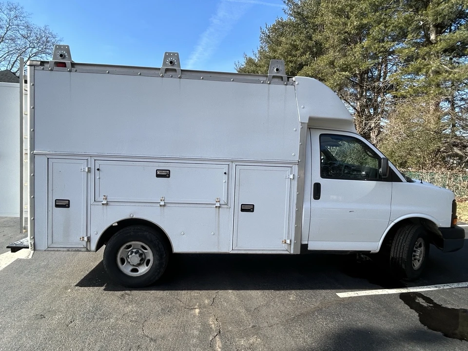 2005 Chevrolet Express - Image 4 of 10
