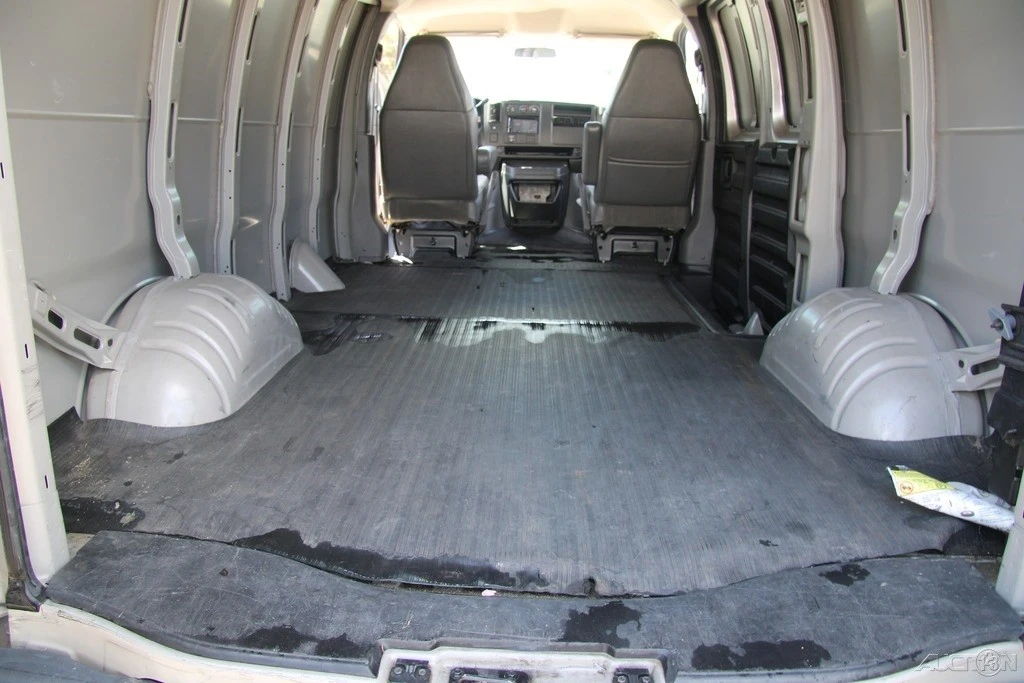 2005 Chevrolet Express - Image 19 of 21