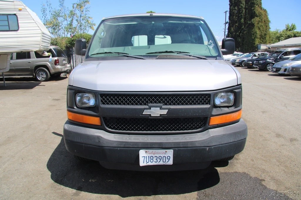 2005 Chevrolet Express - Image 10 of 21