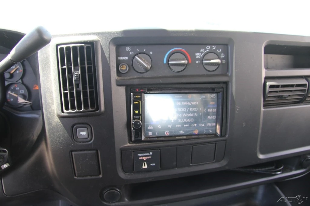 2005 Chevrolet Express - Image 18 of 21