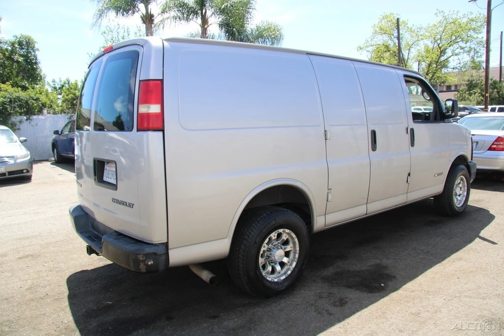 2005 Chevrolet Express - Image 7 of 21