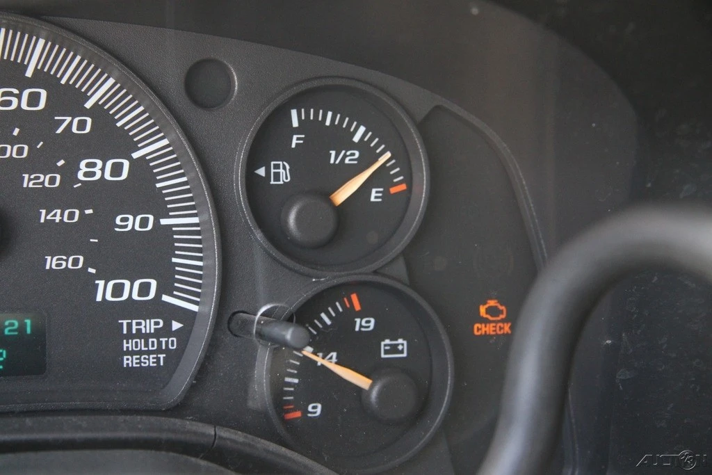 2005 Chevrolet Express - Image 17 of 21