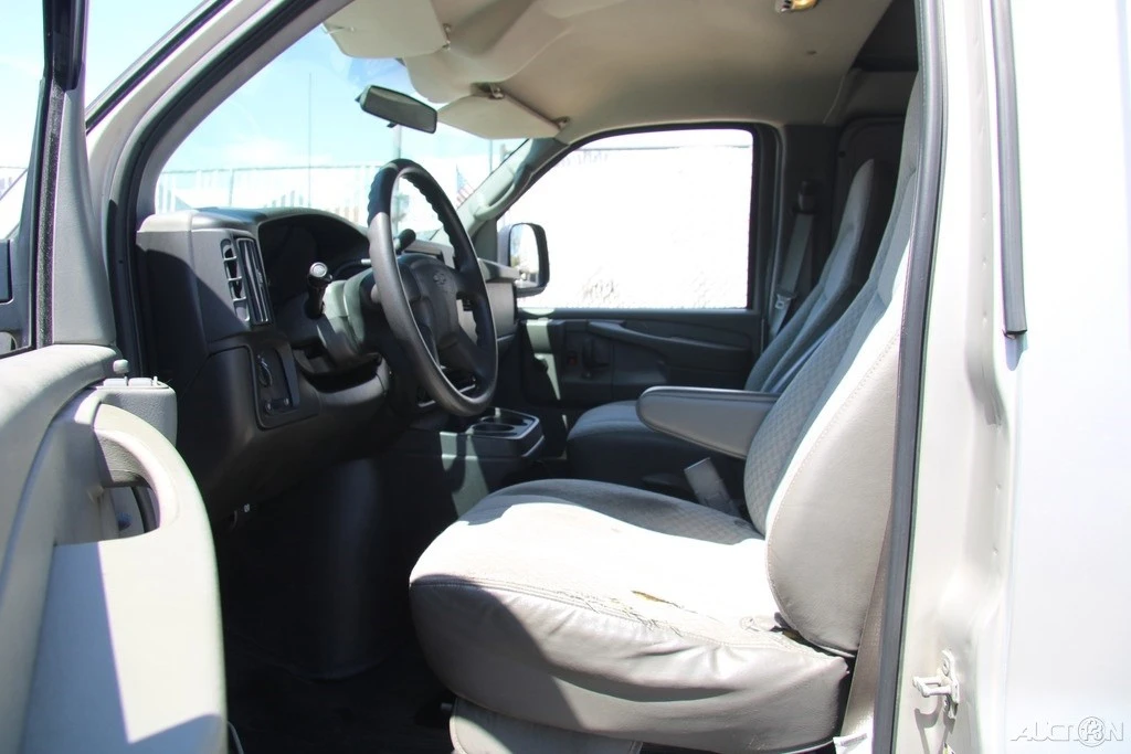 2005 Chevrolet Express - Image 13 of 21