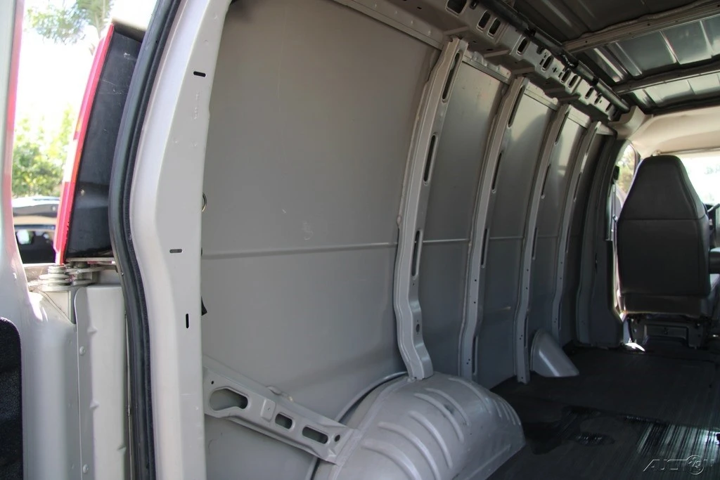 2005 Chevrolet Express - Image 21 of 21