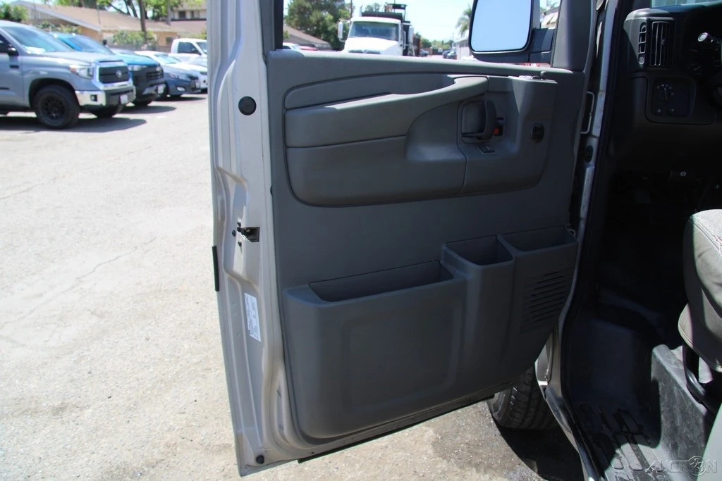 2005 Chevrolet Express - Image 12 of 21