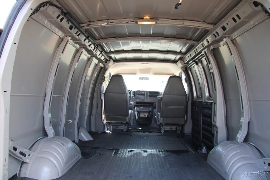2005 Chevrolet Express - Image 20 of 21