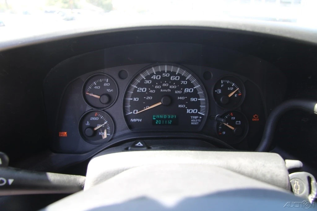 2005 Chevrolet Express - Image 15 of 21
