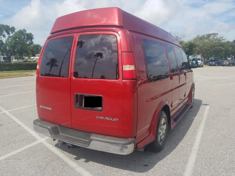 2005 Chevrolet Express - Image 3 of 11