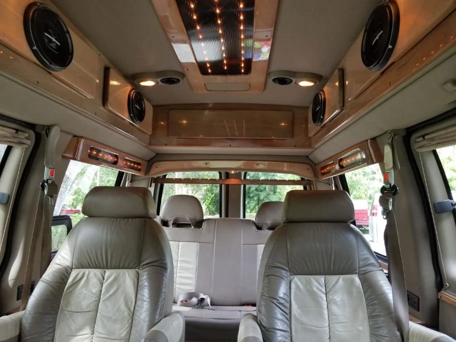 2005 Chevrolet Express - Image 7 of 11